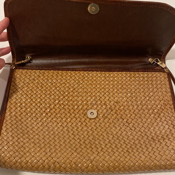 Raffia Straw Bag. Lord and Taylor. Very unique. - Picture 9 of 9